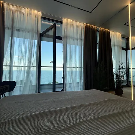 Apartment Calypso первая линия шикарные с панорамным видом на море -30м до пляжа *
