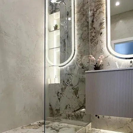 Apartment Calypso первая линия шикарные с панорамным видом на море -30м до пляжа *