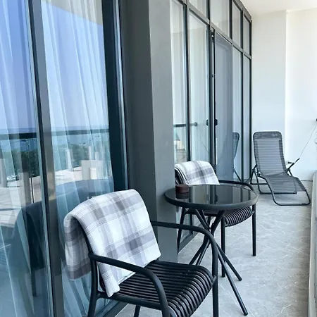 Calypso первая линия шикарные с панорамным видом на море -30м до пляжа Apartment Odesa