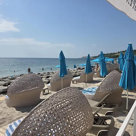 Calypso первая линия шикарные с панорамным видом на море -30м до пляжа Apartment Odesa